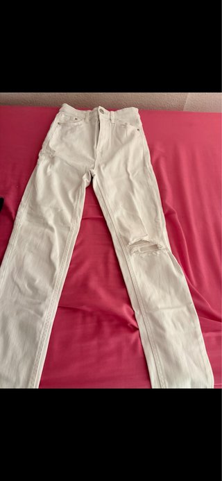 Pantalón Blanco con Roturas