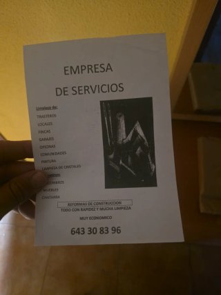 Se hacen portes y mudanzas y vaciado de locales y