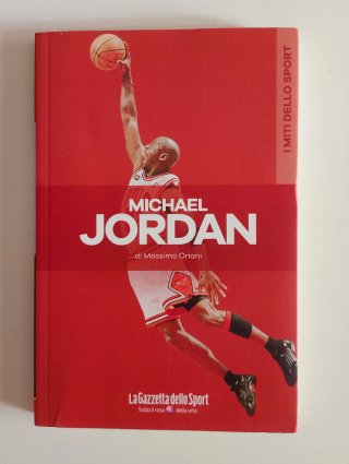 Libro sobre Michael Jordan en italiano