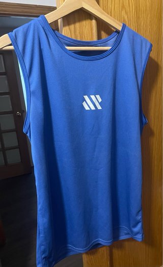 Camiseta sin mangas deportiva azul