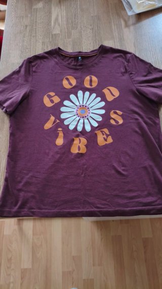 Camiseta Granate Good Vibes