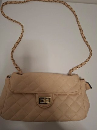 Bolso Acolchado Beige con Cadena