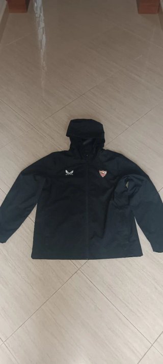 Chubasquero cortavientos Sevilla FC Castore Negra