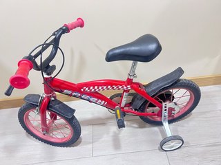 Bicicleta Infantil Roja con Ruedines
