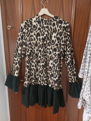 Vestido estampado leopardo con volantes