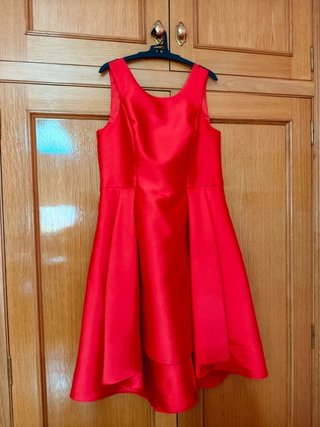 Vestido de fiesta rojo satinado