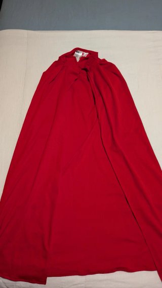 Capa Roja de Disfraz niño/a H&M.