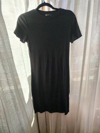 Vestido ajustado negro Zara
