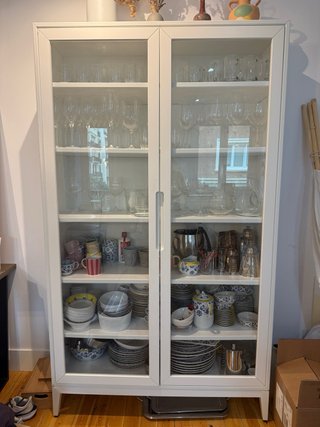 Vitrina Blanca con Puertas de Cristal
