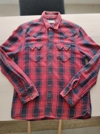 Camisa Levi's cuadros rojo y negro Talla L
