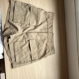 Pantalón corto estilo safari marrón