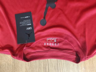 Camiseta deportiva Jordan roja