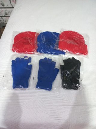 Lote de 3 Gorros y 3 Guantes