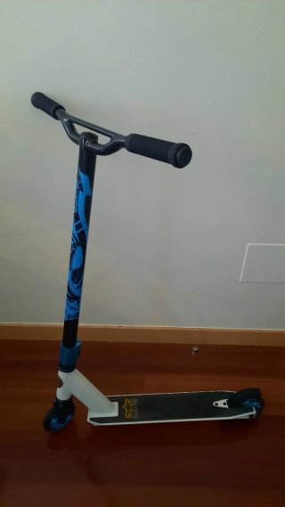 Patinete Star Scooter y Casco Skullcup Robodog.