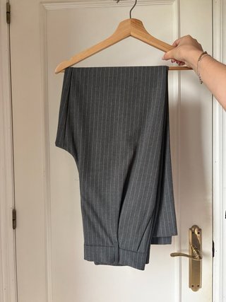 Pantalón Gris de Rayas Zara