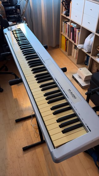 Teclado MIDI M-Audio 88 Teclas (con soporte)