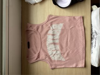 Camiseta de tirantes rosa