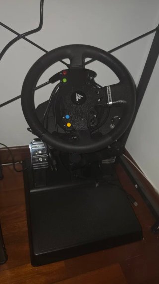 Volante Thrustmaster para PC y Xbox