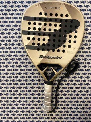 Pala de Padel Bullpadel Vertex 04 W Delfi Brea.