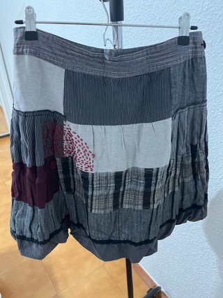 Falda de patchwork con detalles bordados