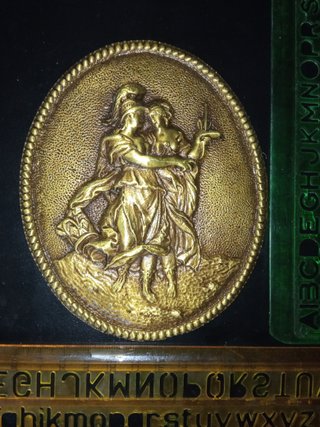 Medallón/ Aplique Antiguo de Latón Relieve Clasico