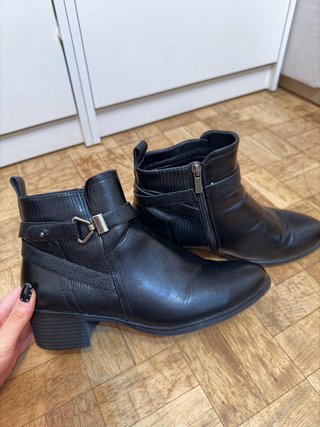 Botines Negros con Tacón