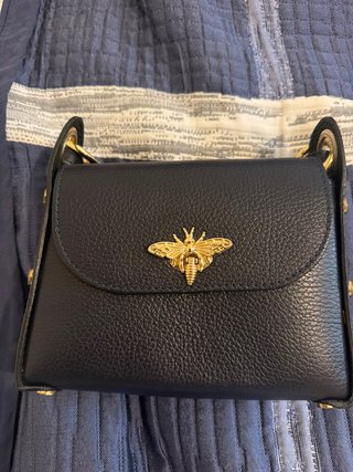 Bolso Azul de Piel con Aplique de Abeja