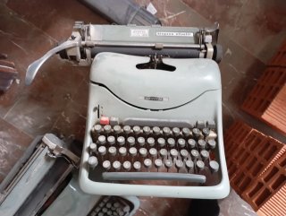 Máquina de escribir Hispano Olivetti Lexicon 80