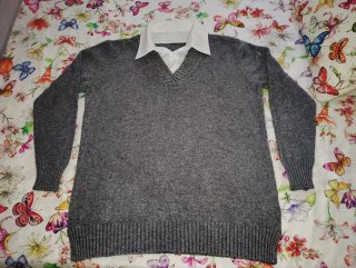 Jersey Gris con Cuello Camisa Blanco