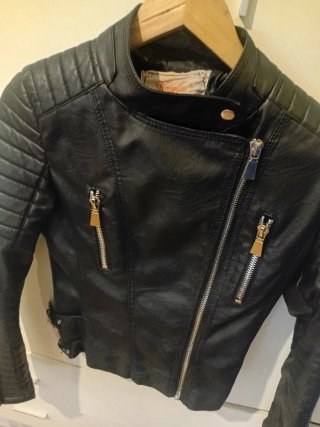 Chaqueta estilo motero negra