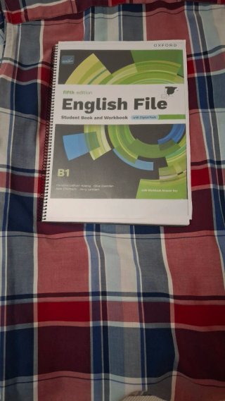 English File 5th Edition B1. Student's Book and...