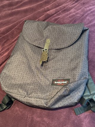 Mochila Eastpak Negra Estampada