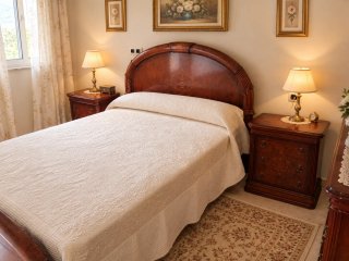 Dormitorio Clásico de Madera