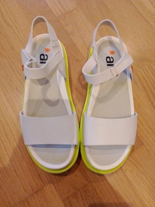 Sandalias Art Blancas y Amarillas