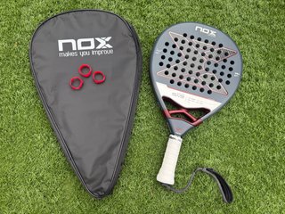 Pala de Pádel Nox AT10 12K 2025