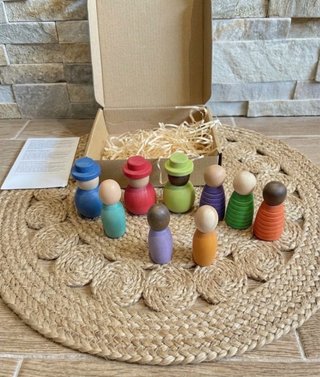 Set de 9 Figuras de Madera Peg Dolls