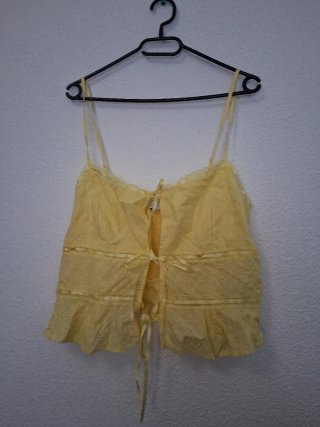 Blusa corta amarilla