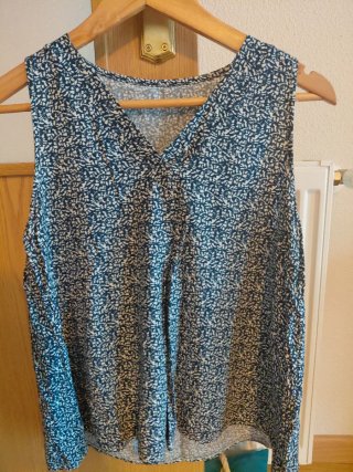 Blusa sin mangas estampada