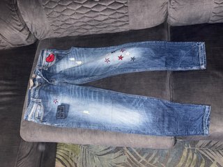 Pantalón Vaquero Guess con Parches