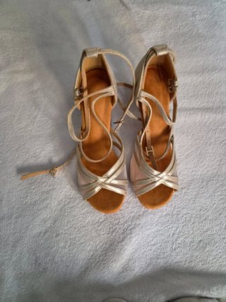 Sandalias de baile doradas