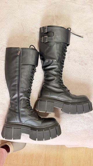 Botas Altas Negras con Plataforma