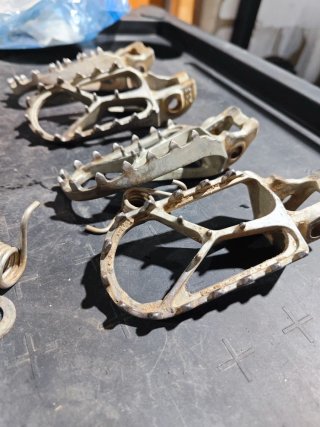 Set de 2 Estriberas para Husqvarna y KTM