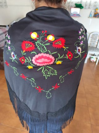 Mantón de Manila Negro Bordado