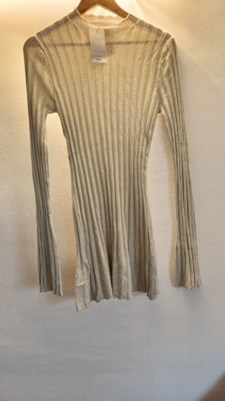 Precioso vestido de punto manga larga Mango