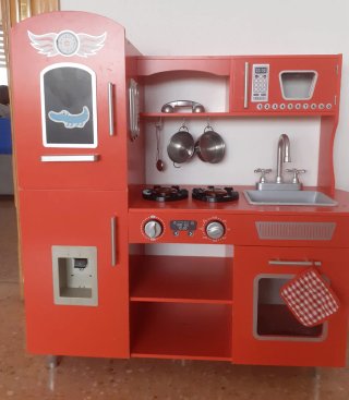 Cocina de Juguete KidKraft Roja con complementos.