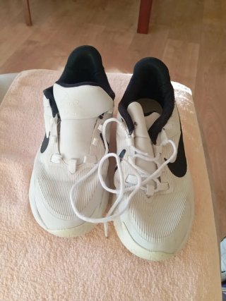 Zapatillas Nike Blancas y Negras