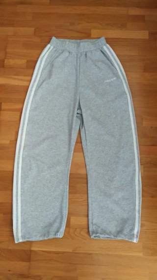 Pantalones adidas grises anchos