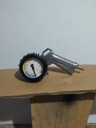 Pistola de aire con manómetro