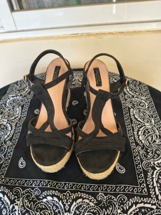 Sandalias de cuña negras Olivina