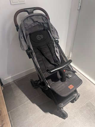 Carro de paseo Kinderkraft con saco de invierno.